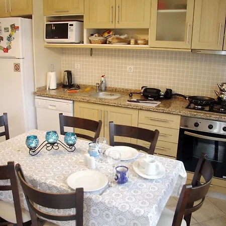Thera Homes 13 Apartmán *